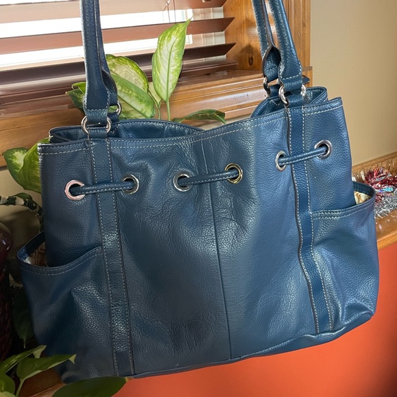 TIGNANELLO LARGE BLUE TASSEL PURSE. - Picture 2 of 9